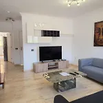 Seaview Townhouse 度假居